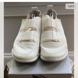 Clarks ladies Tri Swirl Sneaker  Size 6.5